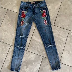 Denim & Rivets embroidered skinny jeans